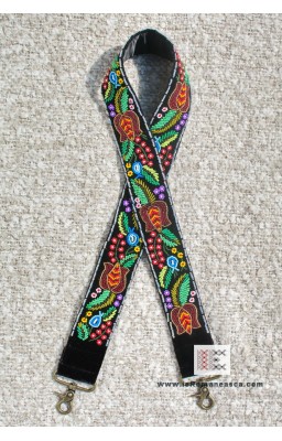 Detachable beaded guitar strap