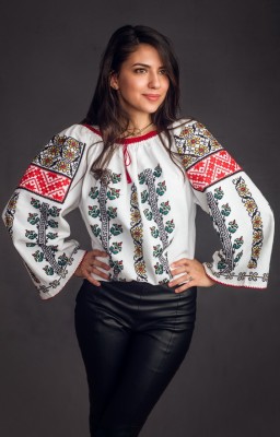 hand embroidered blouse moldavia