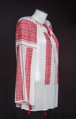 traditional romanian blouse ie