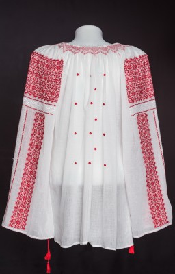 traditional romanian blouse ia