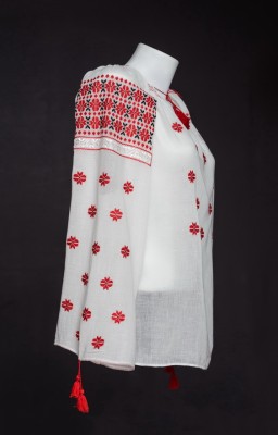 romanian vintage embroidered blouse