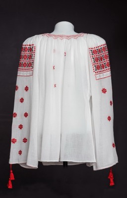 vintage romanian embroidered blouse