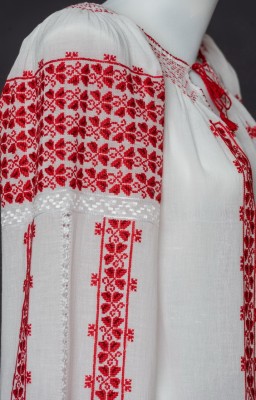 traditional hand embroidered romanian blouses