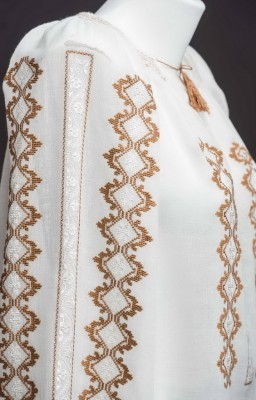hand stitched romanian blouse ia