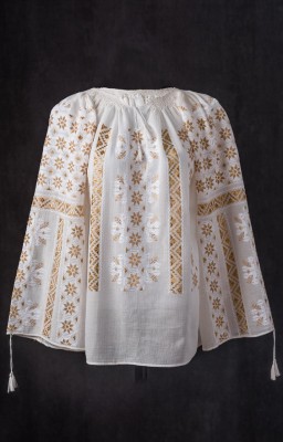 Romanian Embroidered Blouse...