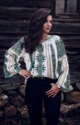 Romanian peasant blouse IA