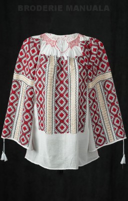 Élégant chemise roumaine a...